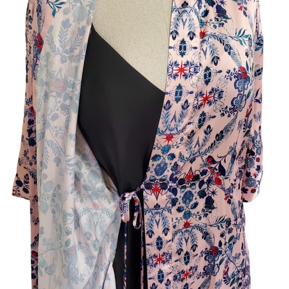 Victoria's Secret Satin Kimono Short Robe White Grounded Floral WDF XS/S - Picture 8 of 13